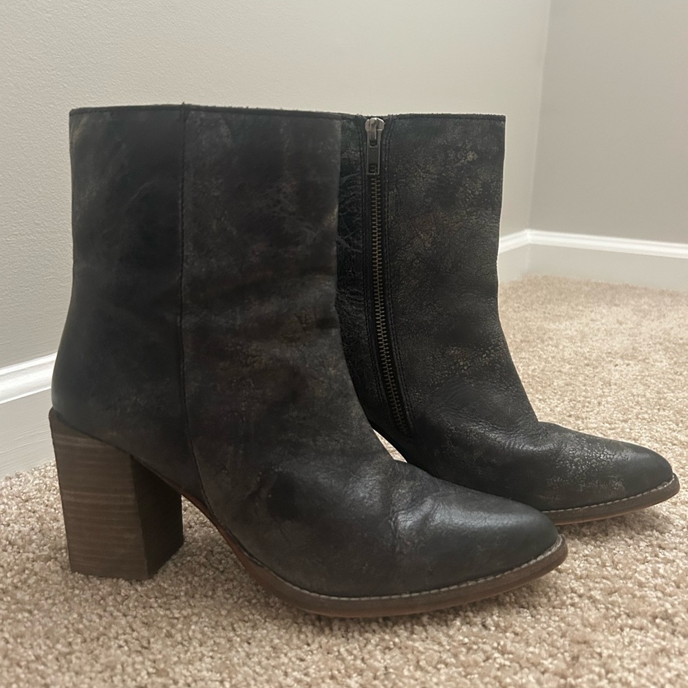 Diba True Tall Toes Block Heel Boot sz 9